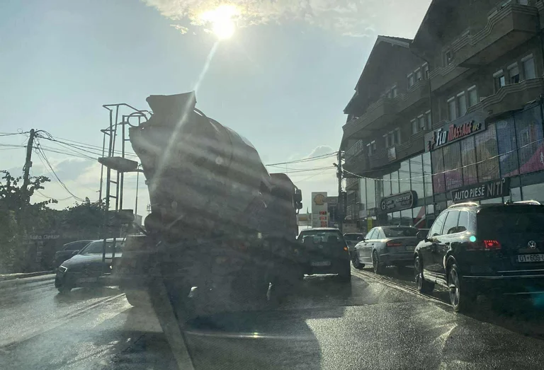 Un accident à “Le cercle d'Ismet” est créé de longues colonnes