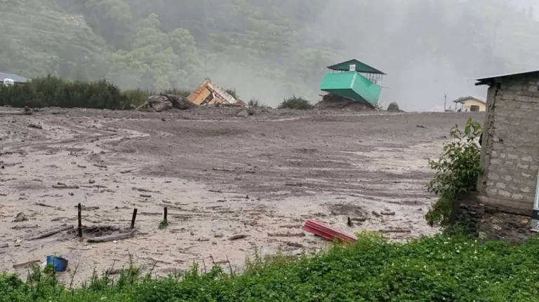 Plus de 100 personnes ont disparu après les inondations en Inde