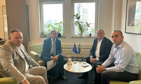 O V L-KLA trifft sich mit schwedischem Botschafter: Wir diskutierten Themen mit speziellen Prozessen