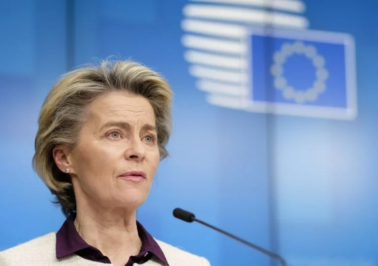 La UE suspende los aranceles de venganza después del acuerdo comercial con Trump