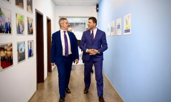 Krasniqi trifft den britischen Botschafter, spricht von der dringenden Notwendigkeit der funktionalisierung der Institutionen