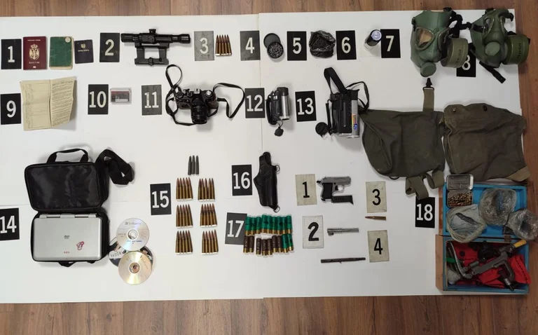 La policía de Kosovo encuentra armas, municiones en el norte de Mitrovica