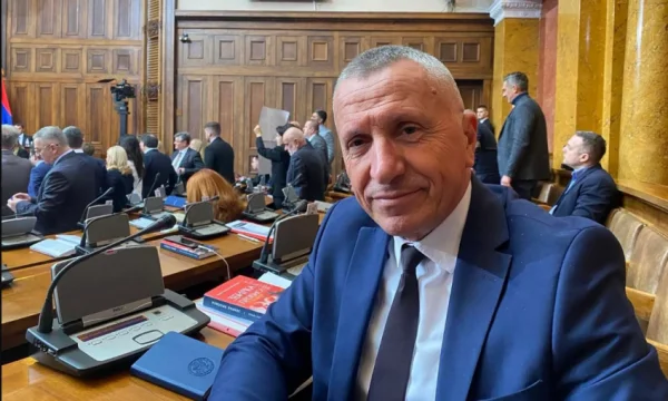 Kamberi: Do të vazhdojmë ta ballafaqojmë Serbinë me diskriminimin që u bëhet shqiptarëve në Luginë
