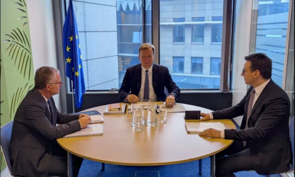 Sorensen le mani legate nel dialogo, ha voluto la riunione di Kurti-Vucciq, ora facendo “menagjon