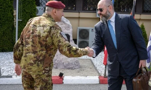 Undaunted US in pledge to KFOR mission madex1⁄4e, from the Bardini-Baker meeting in Film City has also ordered Kosovo- Serbia
