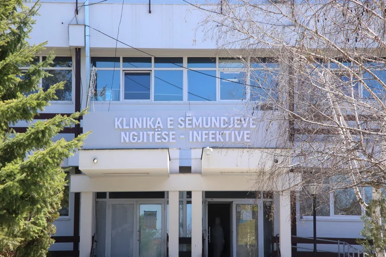 Mbi 11 mijë raste aktive me Covid-19 në Kosovë, situata çdo ditë e më e rëndë