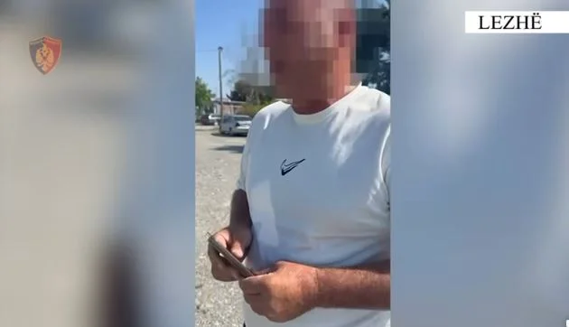 Kosovars pierde su teléfono en Lezha, la policía lo encuentra