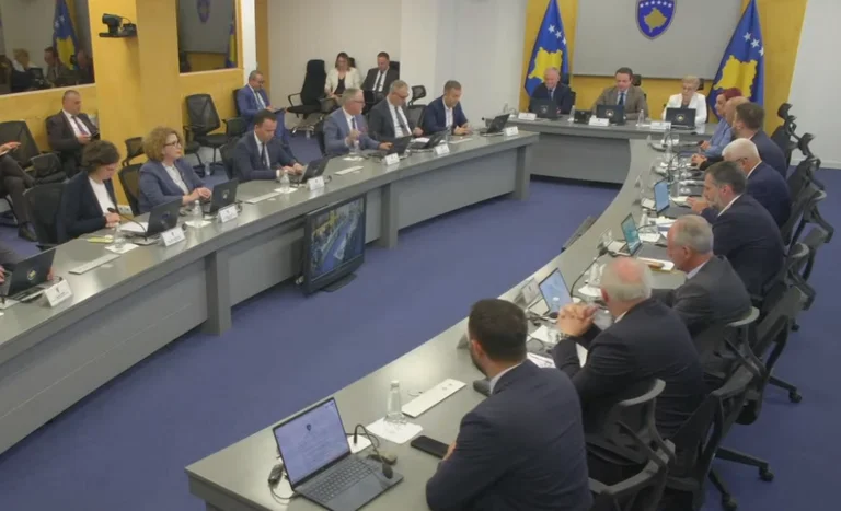 - Kosovo eleva todos los aranceles a los productos americanos