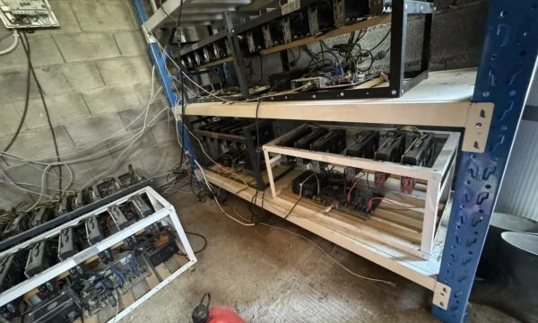 La policía de Kosovo incautó equipo para producir valores criptográficos en Zubin Potok