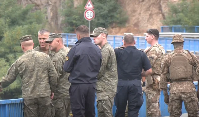 Embajadas para Weiman: Gran Bretaña, Francia, Italia con KFOR contra VV