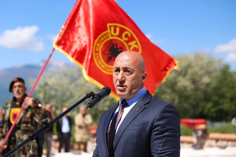 Haradinaj zurück Protest gegen Sondergericht: Wir stehen immer im Recht der Krieger