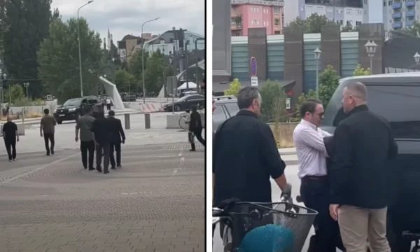 Primer señor va a tomar café en el norte, con dos coches y un gran número de guardaespaldas (Vídeo)