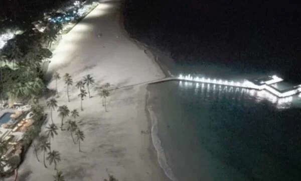 Terremoto 8.8, olas de tsunami llegan a Hawai.