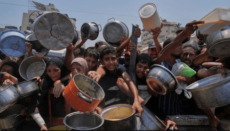 Le bande rubano i rifornimenti di Gaza, pochissimi diffusi ai palestinesi