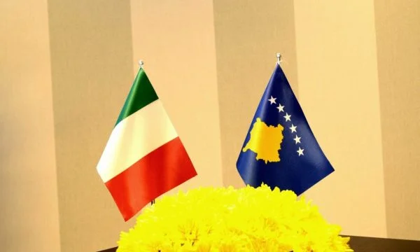 Italia mirëpret heqjen e barrikadave në Veri
