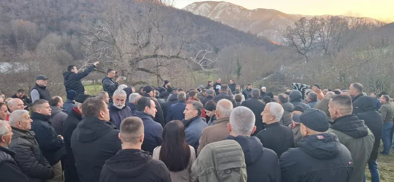 The VV) took KSF to a funeral in the North last year, but then they were forced to send letters KFOR to say that “occurs in”