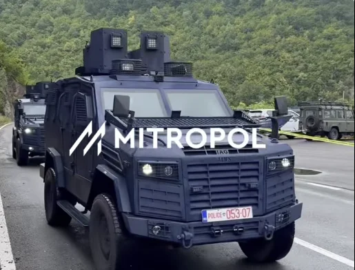 View: Special Police Unit Reaches Weyman (Video) by car