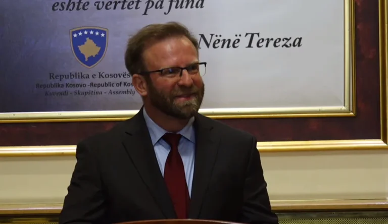 Haki Abazi: Donika Gërvalla prodhon veç skandale