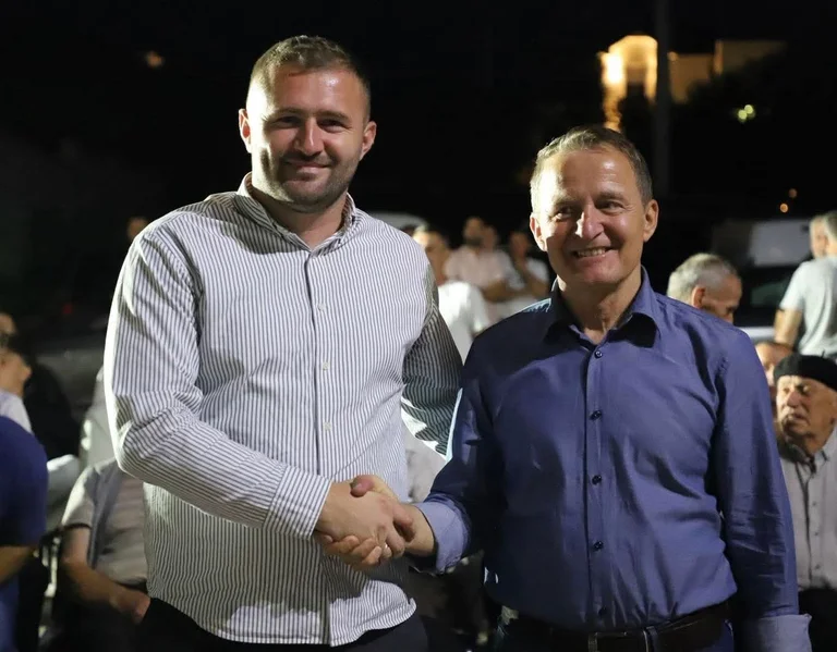 Il figlio dell'ex vice VVI, Aderon in PDK HINA in esecuzione per assamist in Vushtrri