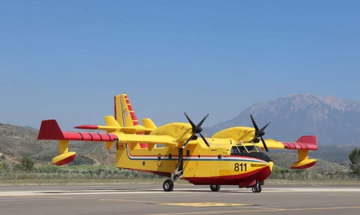 L'UE envoie des avions de pompiers d'Italie pour éliminer les incendies en Albanie