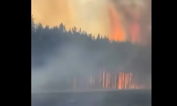 La situation s'améliore, un foyer d'incendie reste actif à Pristina