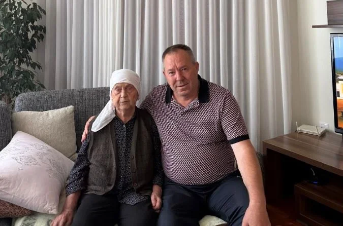 Gucati visits Thaci's mother in Buroja: She feels proud of her son
