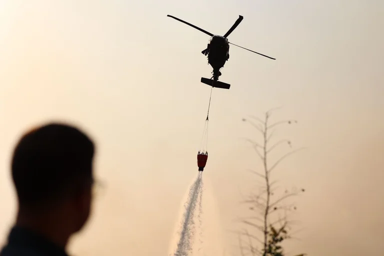 Albanie en feu, 2 hélicoptères d'Italie, Croatie pour aider