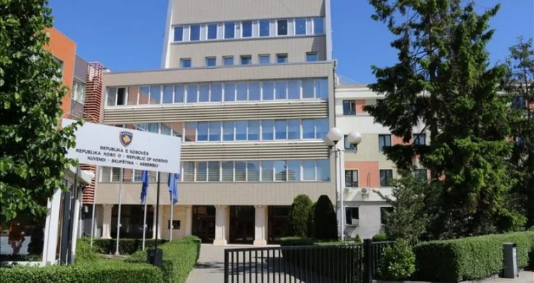 Síkum lascia i media all'ingresso, causano alte temperature