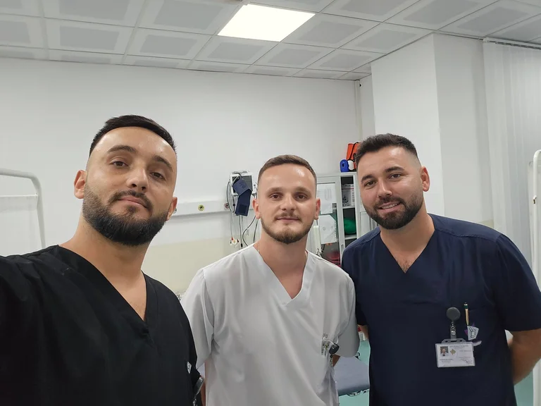 Doctors in Skenderaj escape the life of a two - year - old who was being choked by a bone