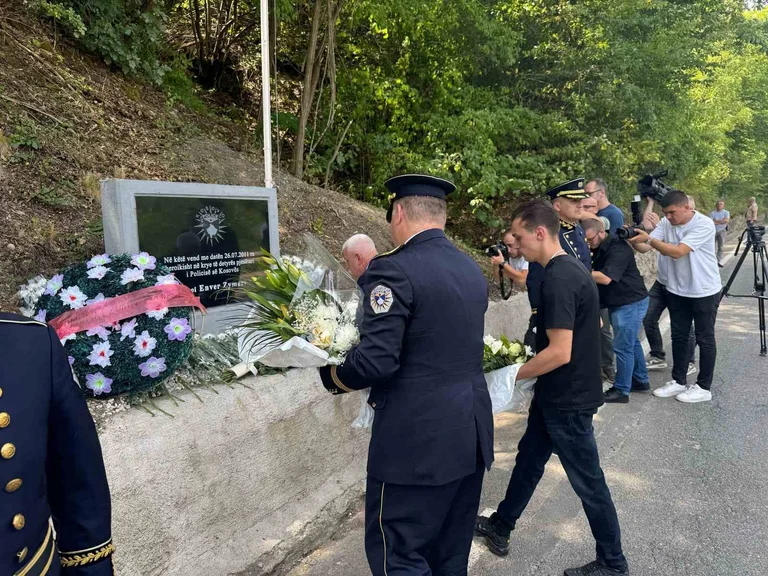 Kosovo Polizei erinnert homazhe Polizei