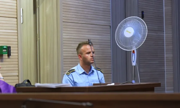 Gerechtigkeit in Hitze: 33 Grad Celsius in Pristina Gerichte