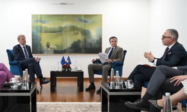 Dopo aver sentito nel paese che ha fallito, il capo dell'Ufficio dell'UE va al governo Kurti