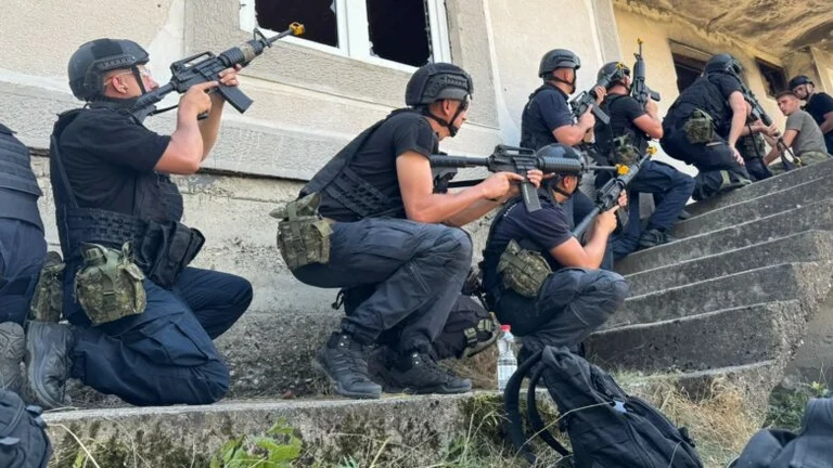 KSF apoya a la Policía de Kosovo: Capacitación de varios oficiales de policía del ejército