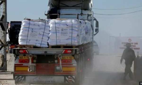 150 camions d'aide rassemblés à Gaza, l'ONU dit insuffisant pour nourrir la population