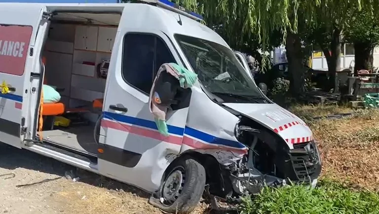 Accident à Gjirokastra, accident d'ambulance, 6 blessés