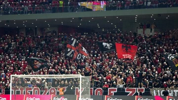 Rote und schwarze Typhobe reagieren nach schwerem FSHF-Satz für Match mit Serbien