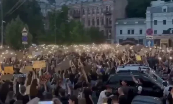 Zelensky schildert Kontroversgesetz, führt seit Beginn des Krieges große Proteste in der Ukraine aus