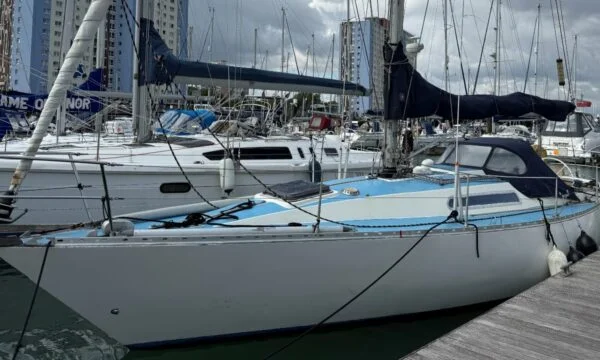 L'opération britannique French é, deux Ukrainiens ne font pas circuler les yachts albanais de France à Angleterre