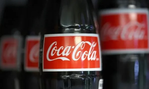 Coca-Cola décide, va lancer une nouvelle version de la boisson, comme Trump l'a averti