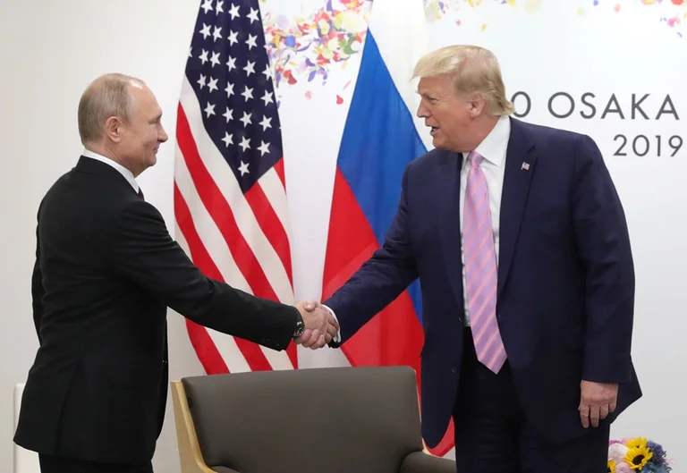 Kremlin non esclude l'incontro Putin-Trump in Cina