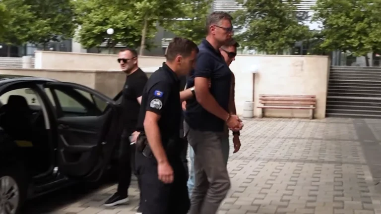 Belgrado a través de BIA busca nombres de la policía que arrestó al funcionario serbio por insultar al KLA