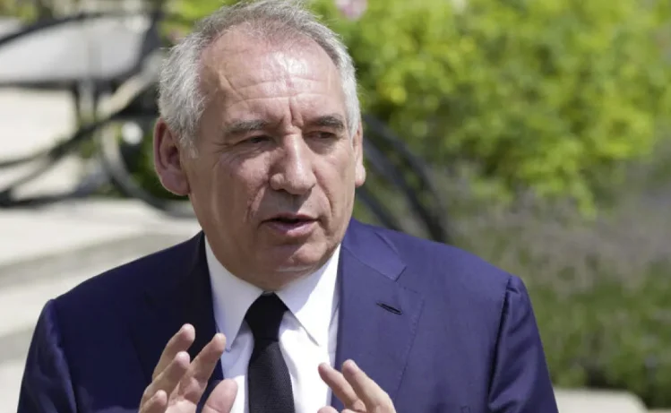 Der Premierminister in Frankreich sucht die Entfernung von Urlaubstage