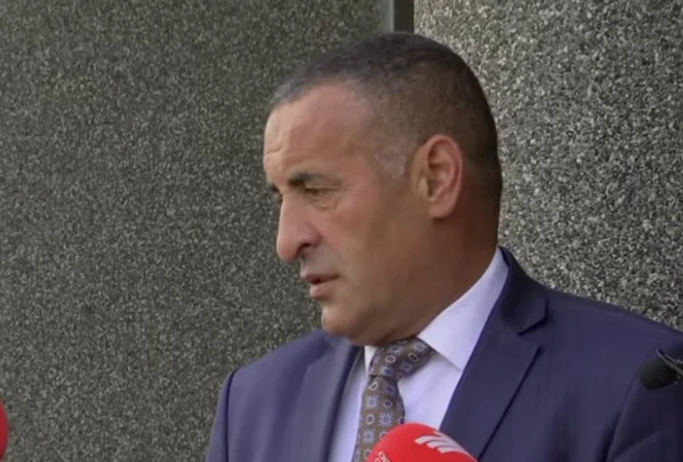Brahimaj für Dehar: Es gibt einen alten Großvater.