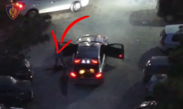 Drony chaps en vendant du cannabis, 3 personnes arrêtées à Durres