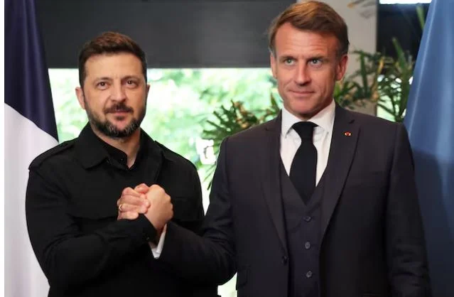 Zelensky habla por teléfono con Macroni sobre suministros de misiles