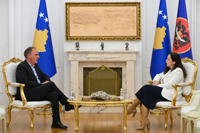 Präsident Osmani trifft sich mit Fatmir Limaj, Details zeigen, was sie diskutierten