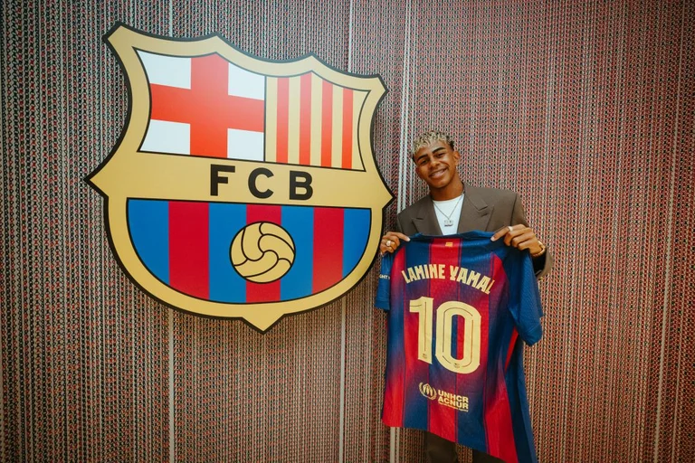 Yamal after taking number 10: Now it's my turn