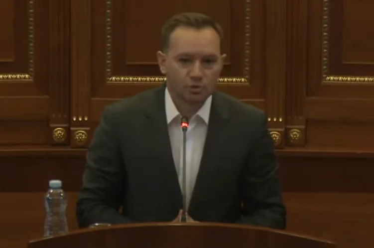 Deudas en el Parlamento, Zogaj: El país está en una crisis política y económica más profunda, Dehari interrumpe su palabra