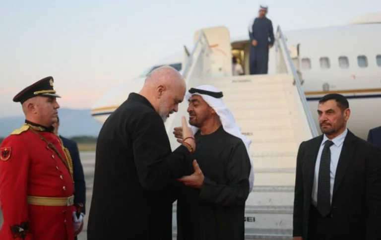 Rama accueille le président des Émirats unis à l'aéroport