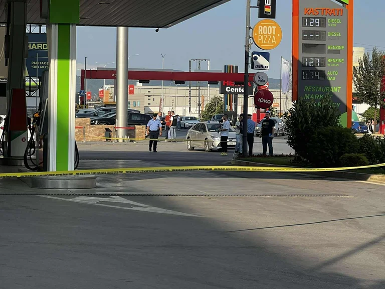 Falso allarme. Non c'è veicolo sospetto nella macchina parcheggiata sulla pompa derivata “